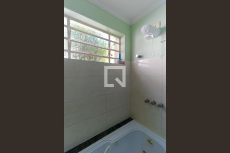 Casa à venda com 258m², 4 quartos e 3 vagasBanheiro da Suíte 02