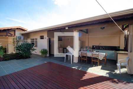 Casa à venda com 258m², 4 quartos e 3 vagasQuintal