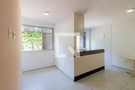 Sala de apartamento para alugar com 1 quarto, 38m² em Anil, Rio de Janeiro