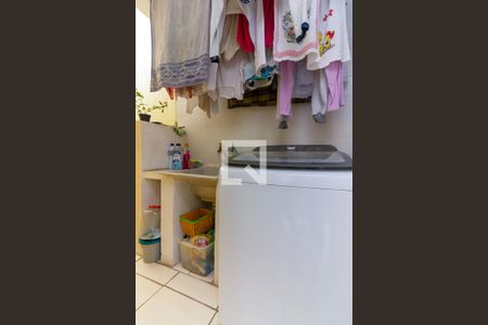 Casa à venda com 203m², 2 quartos e 2 vagasBanheiro