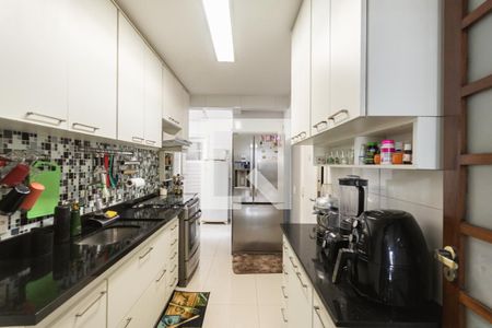 Apartamento à venda com 240m², 4 quartos e 2 vagasCozinha e Área de Serviço