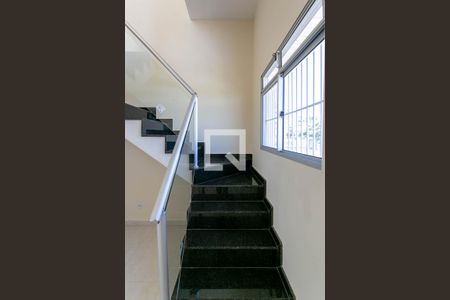 Apartamento à venda com 164m², 3 quartos e 2 vagas Apartamento à venda com 164m², 3 quartos e 2 vagasEscada