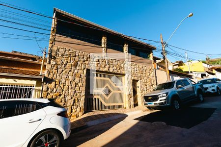 Casa à venda com 300m², 4 quartos e 3 vagasFachada