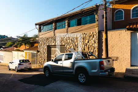 Casa à venda com 300m², 4 quartos e 3 vagasFachada