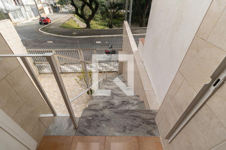 Casa à venda com 120m², 2 quartos e 1 vaga Casa à venda com 120m², 2 quartos e 1 vagaEscada