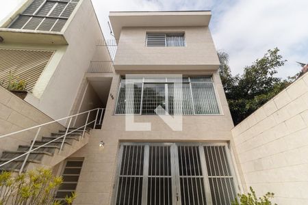 Casa à venda com 120m², 2 quartos e 1 vaga Casa à venda com 120m², 2 quartos e 1 vagaFachada