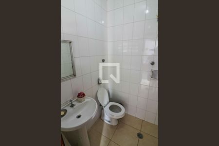 Casa à venda com 189m², 3 quartos e 3 vagas Casa à venda com 189m², 3 quartos e 3 vagasBanheiro Lavanderia