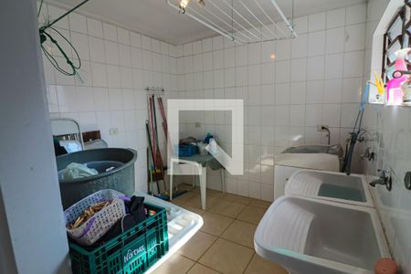 Casa à venda com 189m², 3 quartos e 3 vagas Casa à venda com 189m², 3 quartos e 3 vagasLavanderia