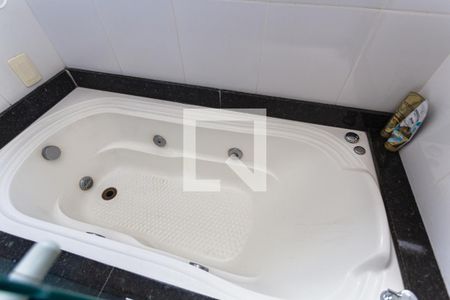 Apartamento à venda com 200m², 3 quartos e 4 vagasBanheira do Banheiro da Suíte 1