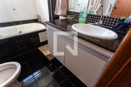 Apartamento à venda com 200m², 3 quartos e 4 vagasArmário do Banheiro da Suíte 1