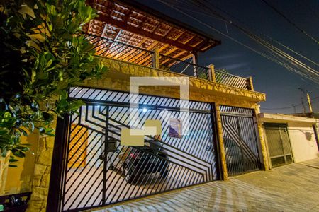 Casa à venda com 293m², 3 quartos e 3 vagas Casa à venda com 293m², 3 quartos e 3 vagasFachada