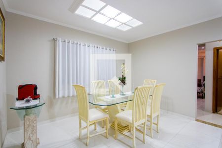 Casa à venda com 293m², 3 quartos e 3 vagas Casa à venda com 293m², 3 quartos e 3 vagasCopa