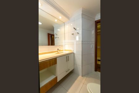 Apartamento à venda com 220m², 4 quartos e 4 vagasBanheiro da Suíte 3