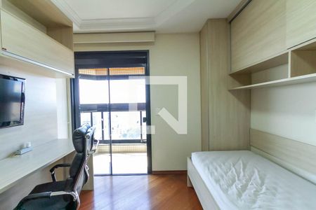 Apartamento à venda com 220m², 4 quartos e 4 vagasSuíte 2