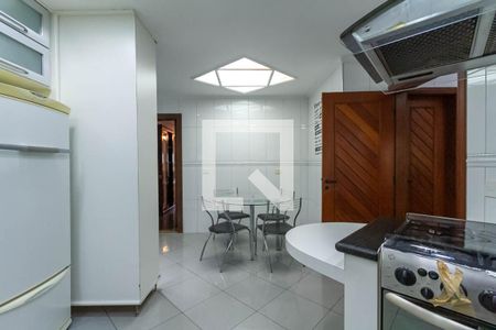 Apartamento à venda com 220m², 4 quartos e 4 vagasCozinha