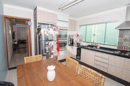 Casa à venda com 130m², 2 quartos e 2 vagasCozinha