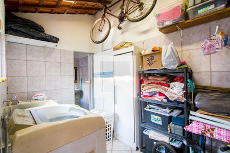 Casa à venda com 240m², 5 quartos e 2 vagas Casa à venda com 240m², 5 quartos e 2 vagasCasa 2 - Área de serviço