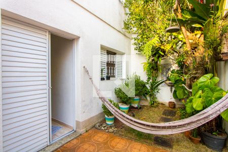 Casa à venda com 240m², 5 quartos e 2 vagas Casa à venda com 240m², 5 quartos e 2 vagasCasa 2 - Quintal/Espaço gourmet