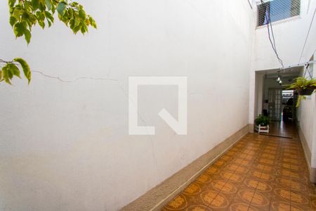 Casa à venda com 240m², 5 quartos e 2 vagas Casa à venda com 240m², 5 quartos e 2 vagasCorredor - Externo
