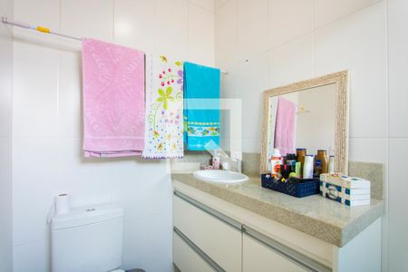 Casa à venda com 240m², 5 quartos e 2 vagas Casa à venda com 240m², 5 quartos e 2 vagasCasa 1 - Banheiro do quarto 1