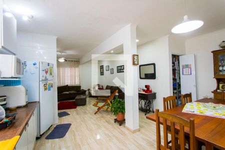 Casa à venda com 240m², 5 quartos e 2 vagas Casa à venda com 240m², 5 quartos e 2 vagasCasa 2 - Cozinha
