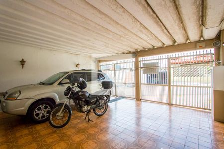 Casa à venda com 240m², 5 quartos e 2 vagas Casa à venda com 240m², 5 quartos e 2 vagasGaragem