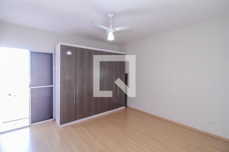 Casa à venda com 180m², 3 quartos e 3 vagasSuíte