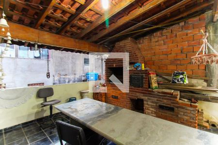 Casa à venda com 200m², 3 quartos e sem vaga Casa à venda com 200m², 3 quartos e sem vagaTerraço