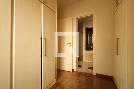Apartamento à venda com 245m², 4 quartos e 3 vagasCloset da suíte