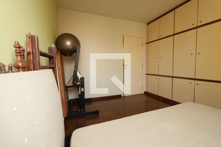 Apartamento à venda com 245m², 4 quartos e 3 vagasQuarto 2