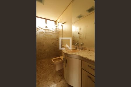 Apartamento à venda com 245m², 4 quartos e 3 vagasBanheiro 1