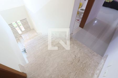 Casa à venda com 705m², 4 quartos e 8 vagasEscada