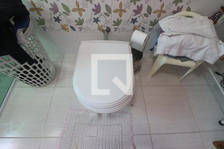 Casa à venda com 705m², 4 quartos e 8 vagasBanheiro Quarto 2 