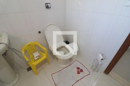 Casa à venda com 705m², 4 quartos e 8 vagasBanheiro 