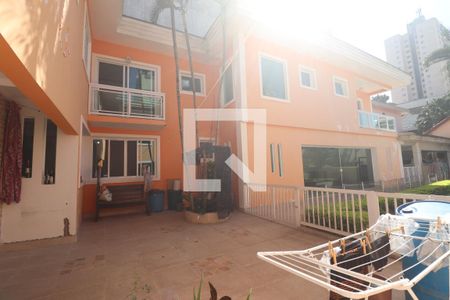 Casa à venda com 705m², 4 quartos e 8 vagasQuintal 