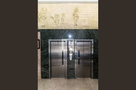 Apartamento à venda com 58m², 2 quartos e sem vaga Apartamento à venda com 58m², 2 quartos e sem vagaElevadores