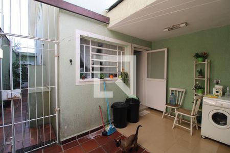Casa à venda com 120m², 3 quartos e 2 vagasFundos da casa