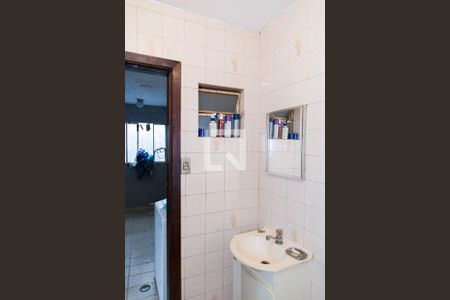 Casa à venda com 210m², 3 quartos e 2 vagasBanheiro