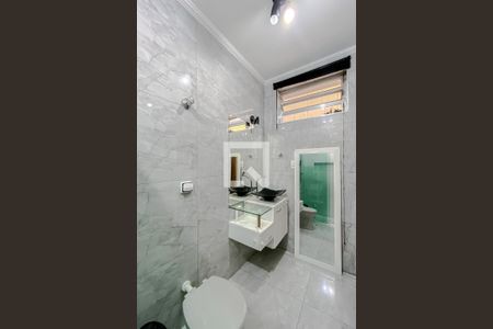 Casa à venda com 150m², 4 quartos e 2 vagasBanheiro da Suíte