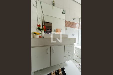 Casa à venda com 200m², 3 quartos e 2 vagasBanheiro