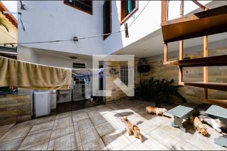 Casa à venda com 200m², 3 quartos e 2 vagasQuintal