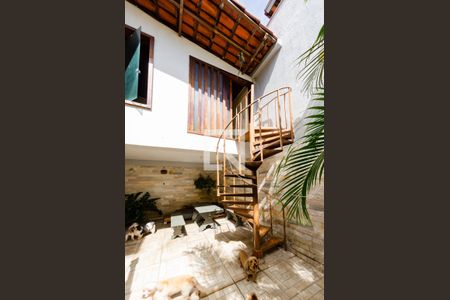 Casa à venda com 200m², 3 quartos e 2 vagasQuintal