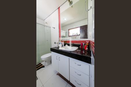 Casa à venda com 200m², 3 quartos e 2 vagasBanheiro suíte