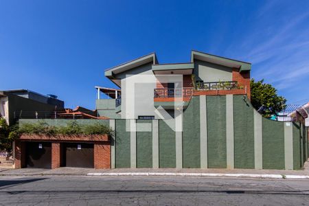 Casa à venda com 286m², 4 quartos e 4 vagas Casa à venda com 286m², 4 quartos e 4 vagasFachada