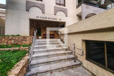 Apartamento à venda com 100m², 3 quartos e 2 vagas Apartamento à venda com 100m², 3 quartos e 2 vagasFachada e portaria