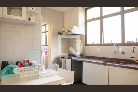 Apartamento à venda com 241m², 5 quartos e 4 vagas Apartamento à venda com 241m², 5 quartos e 4 vagasCozinha