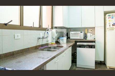 Apartamento à venda com 241m², 5 quartos e 4 vagas Apartamento à venda com 241m², 5 quartos e 4 vagasCozinha