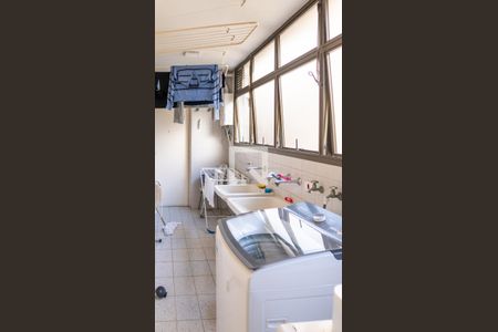 Apartamento à venda com 241m², 5 quartos e 4 vagas Apartamento à venda com 241m², 5 quartos e 4 vagasÁrea de Serviço