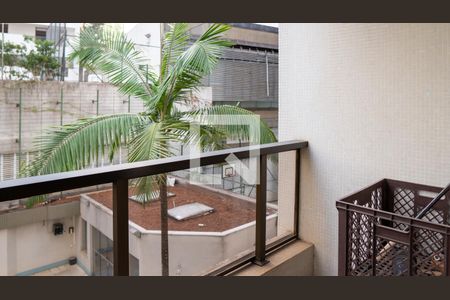 Apartamento à venda com 241m², 5 quartos e 4 vagas Apartamento à venda com 241m², 5 quartos e 4 vagasVaranda