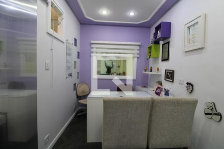 Casa à venda com 300m², 3 quartos e 3 vagasEscritório